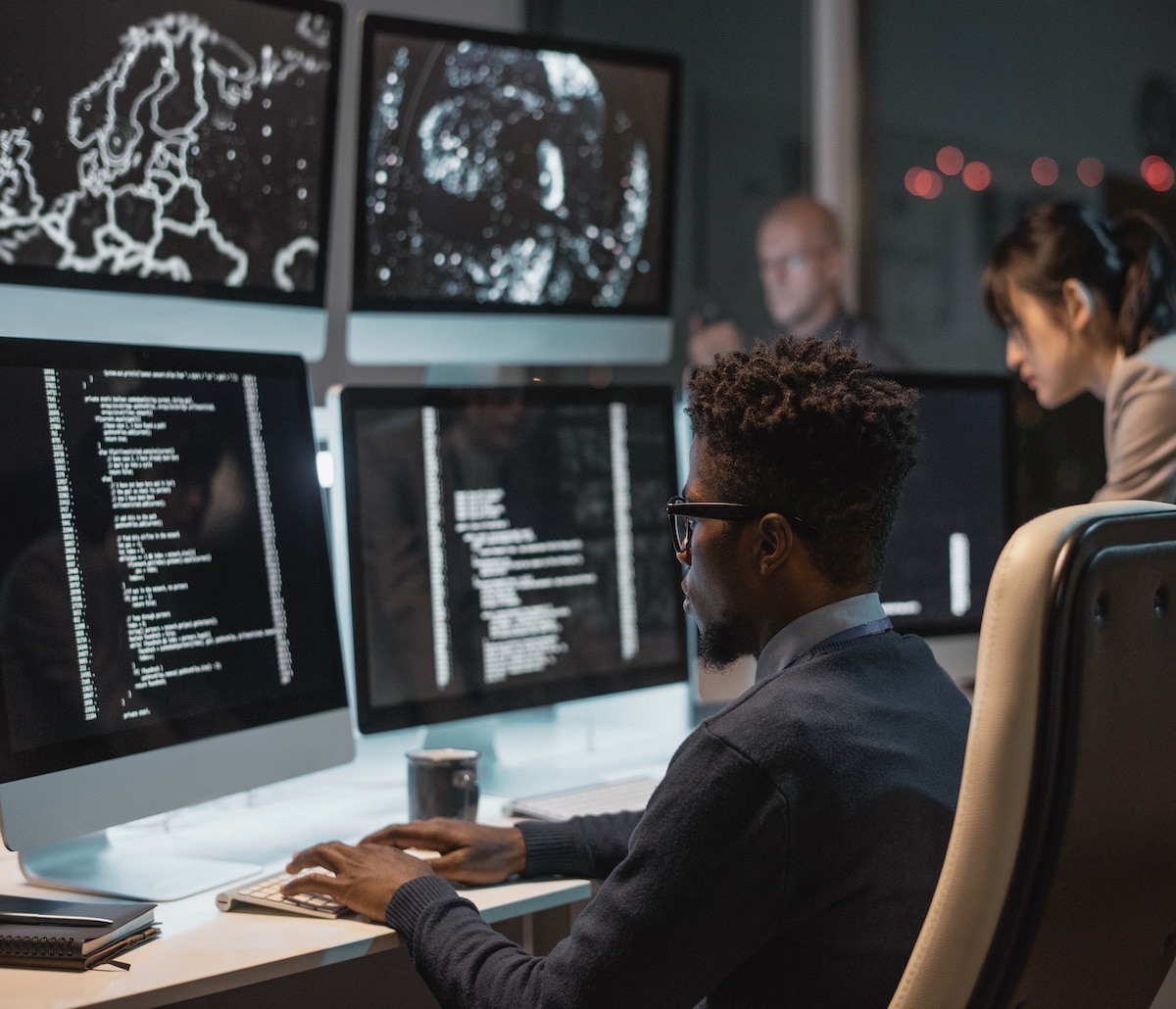 Un'organizzazione multinazionale migliora le difese sottoponendo a stress test il suo programma di cybersecurity.